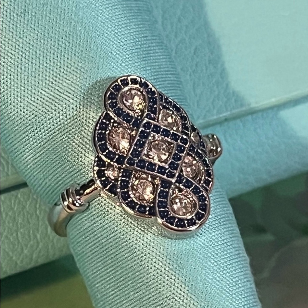 New Vintage Victorian White Gold
Plated Ring White Zircon/Sapphire Crystals